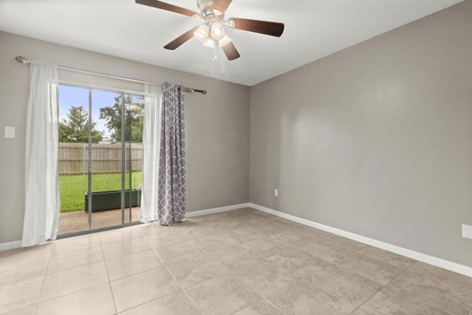 Lake Charles Apartment: 1101 Deesport St