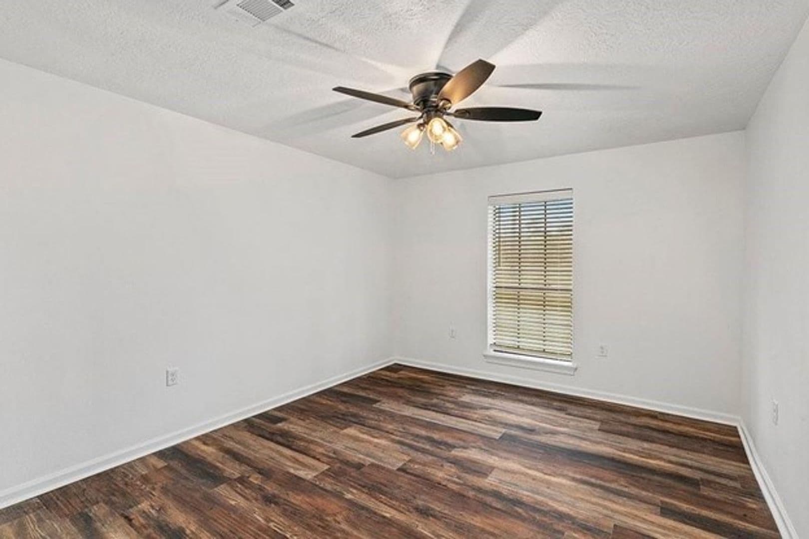 Kinder House: 25228 US-165