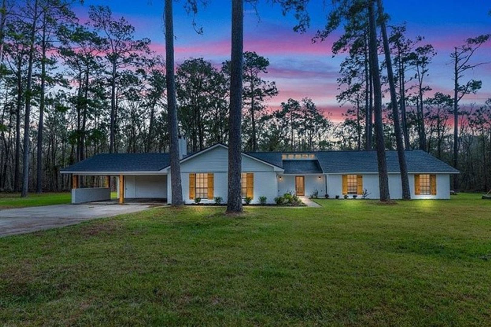 Kinder House: 25228 US-165