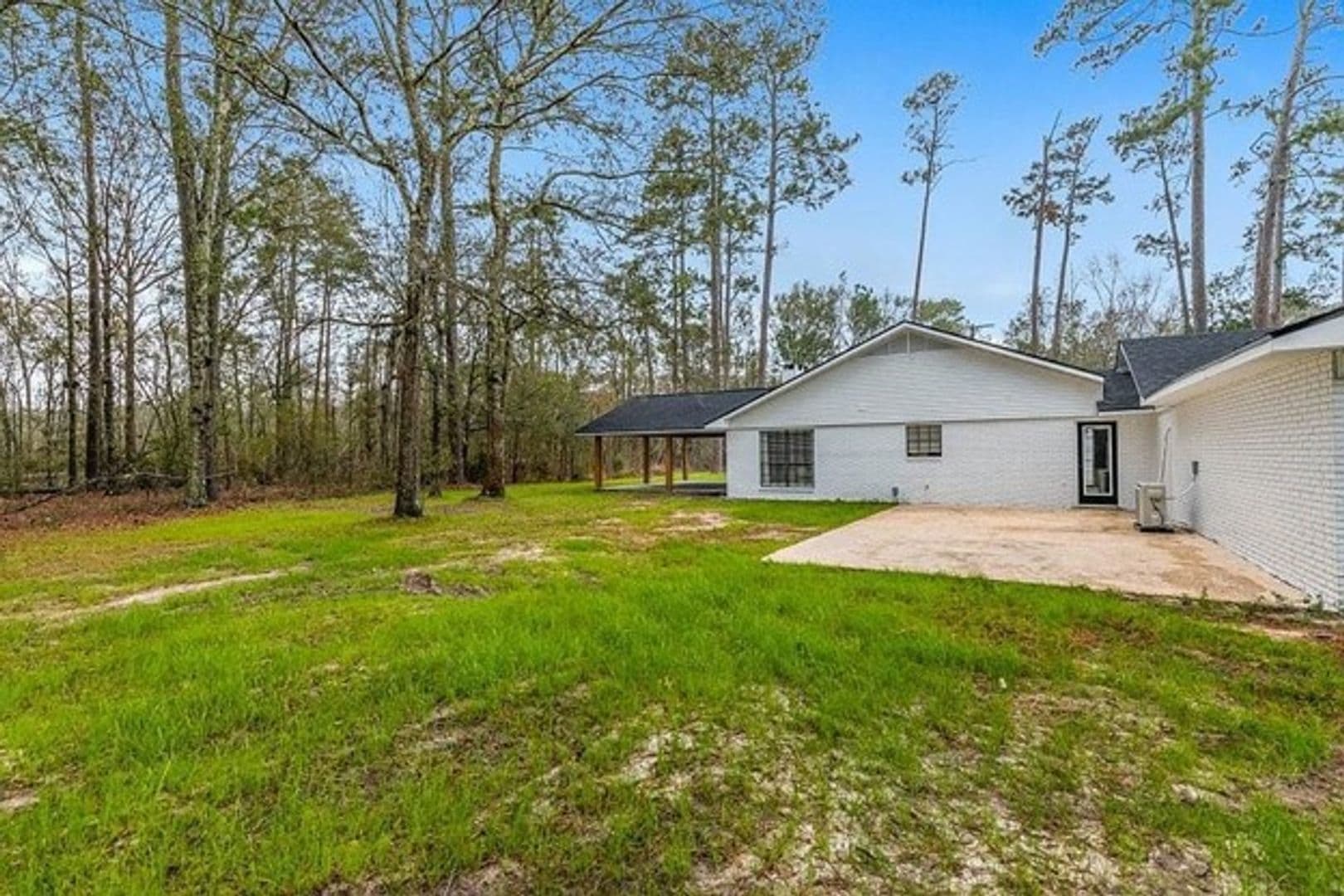 Kinder House: 25228 US-165