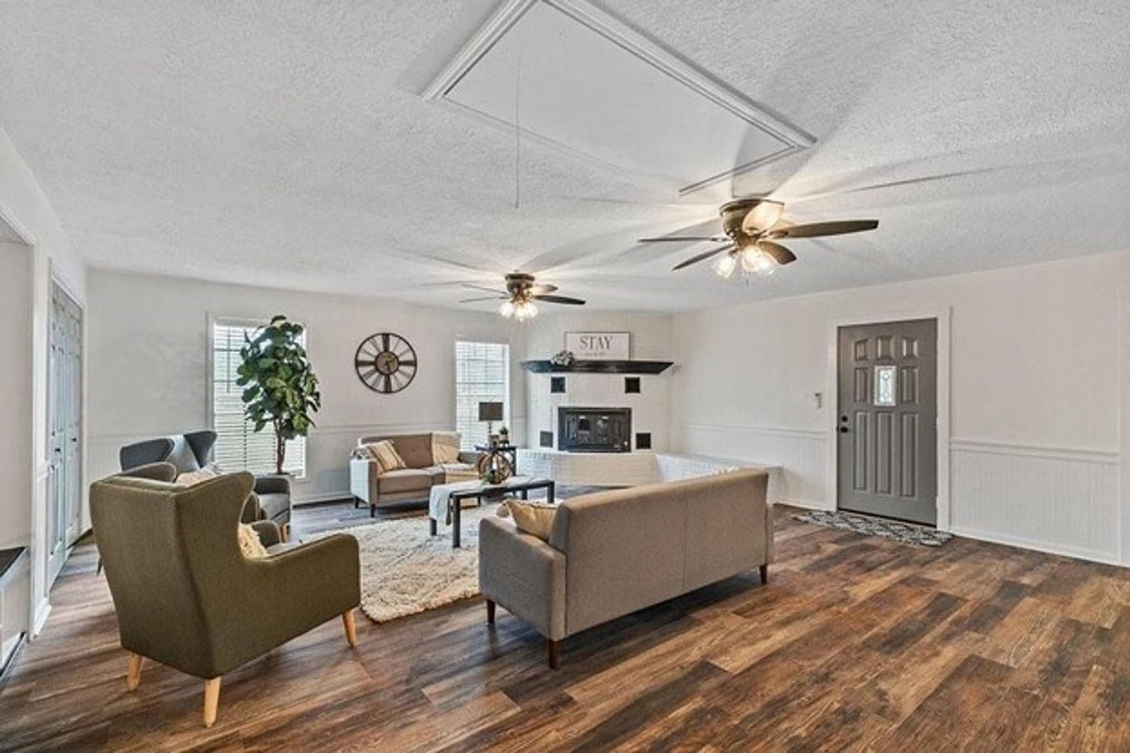Kinder House: 25228 US-165