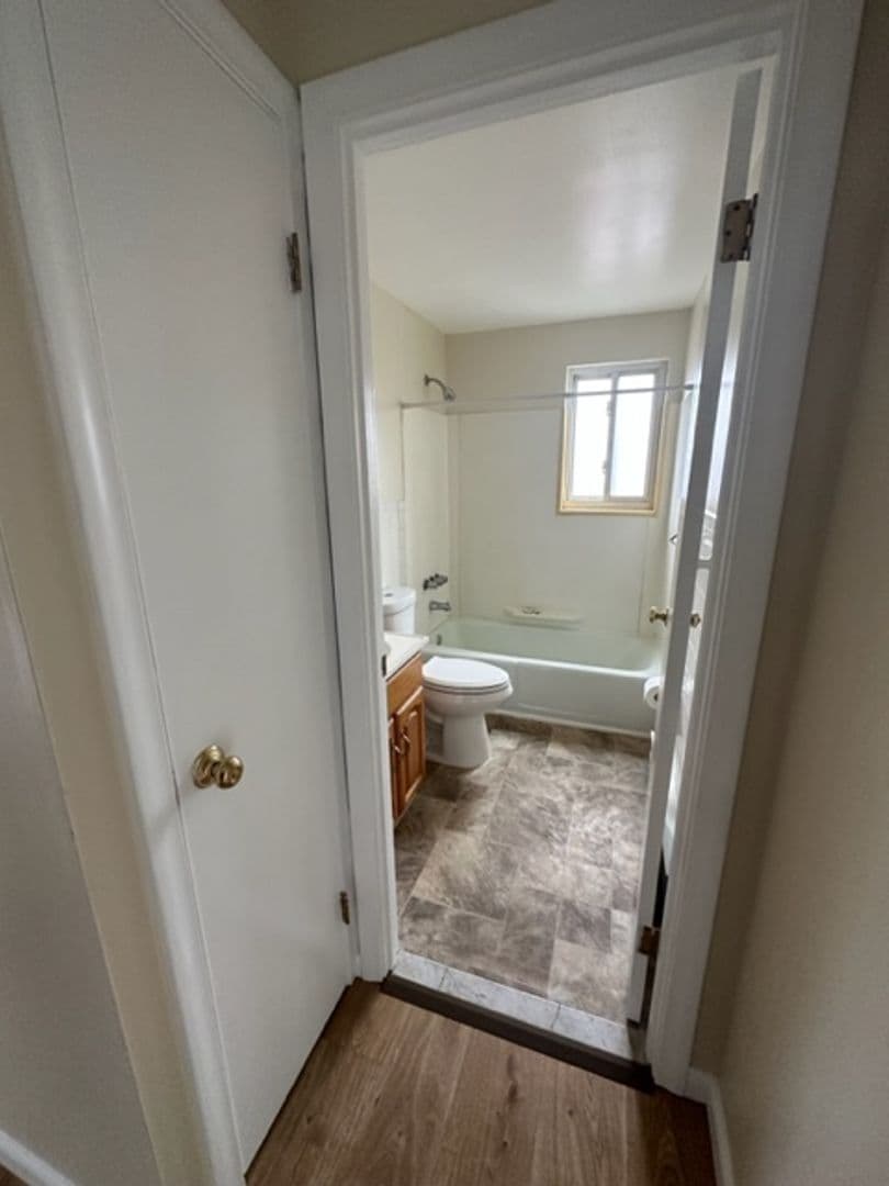 Bristol Apartment: 288 Pine Street