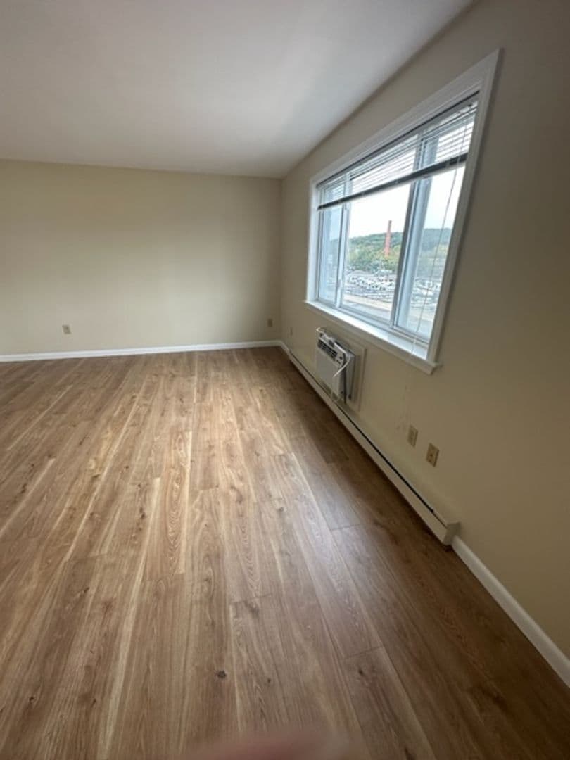 Bristol Apartment: 288 Pine Street