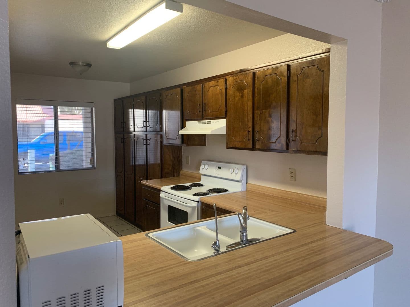 YUMA House: 953 W Cortez Ln