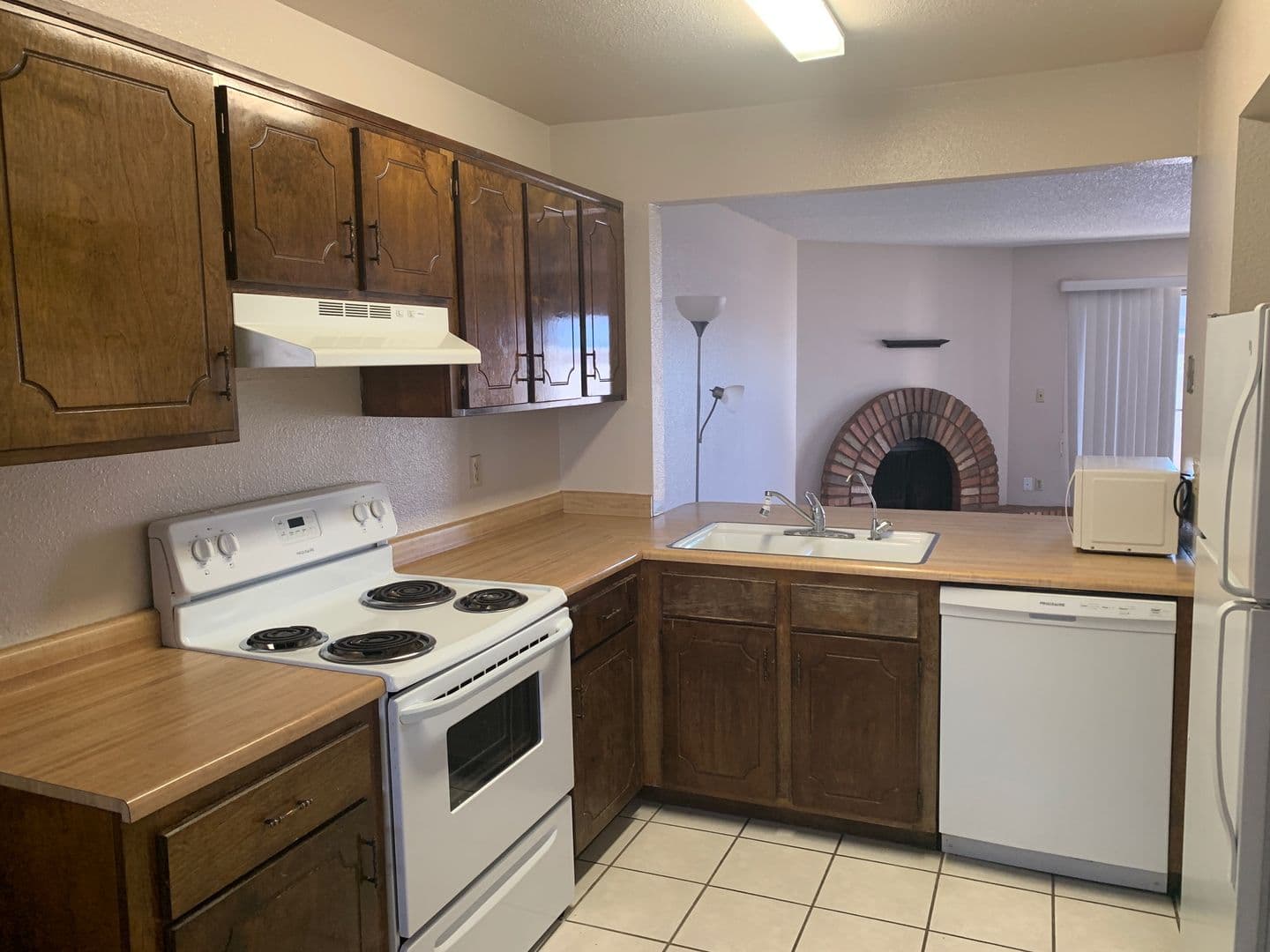 YUMA House: 953 W Cortez Ln