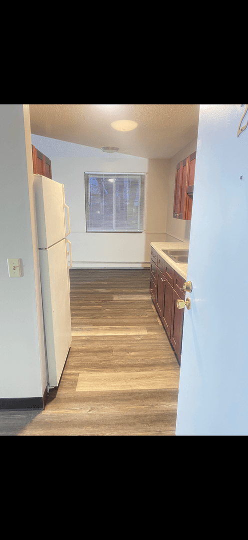 Benson Apartment: 1941 Countryside Dr