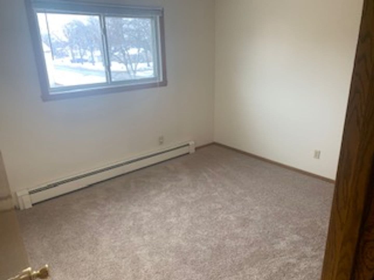 Benson Apartment: 410 18th St N