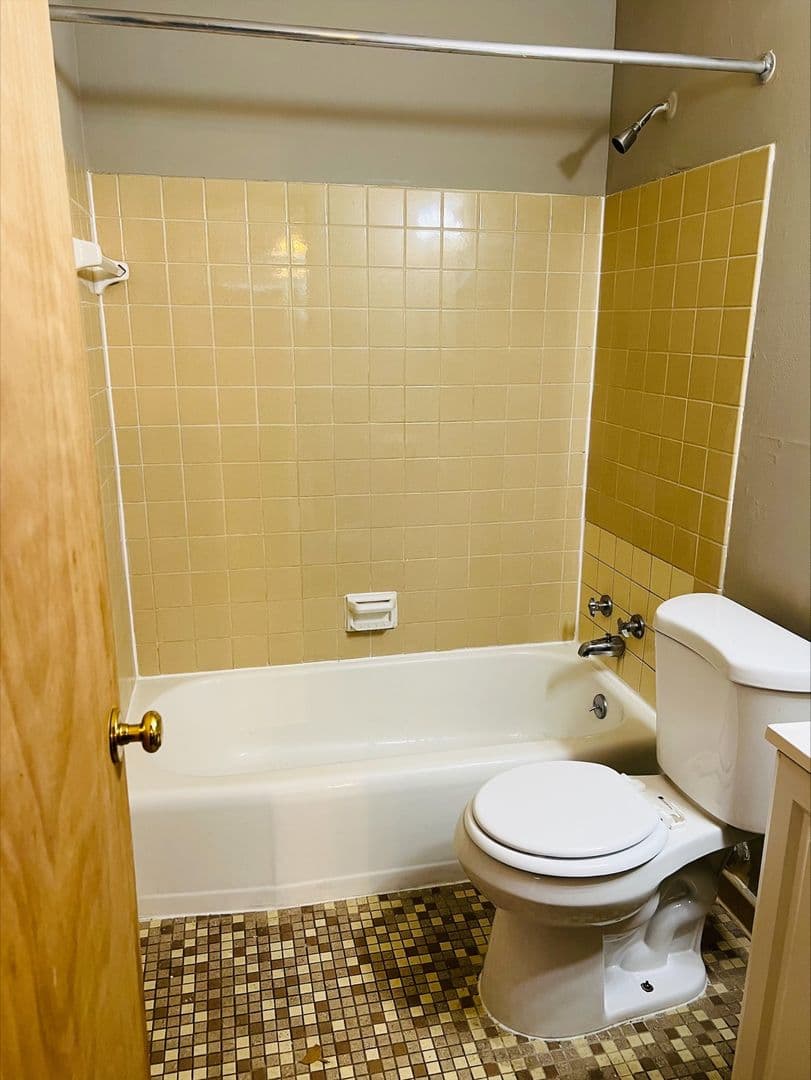 Fridley Apartment: 191 Island Park Drive NE