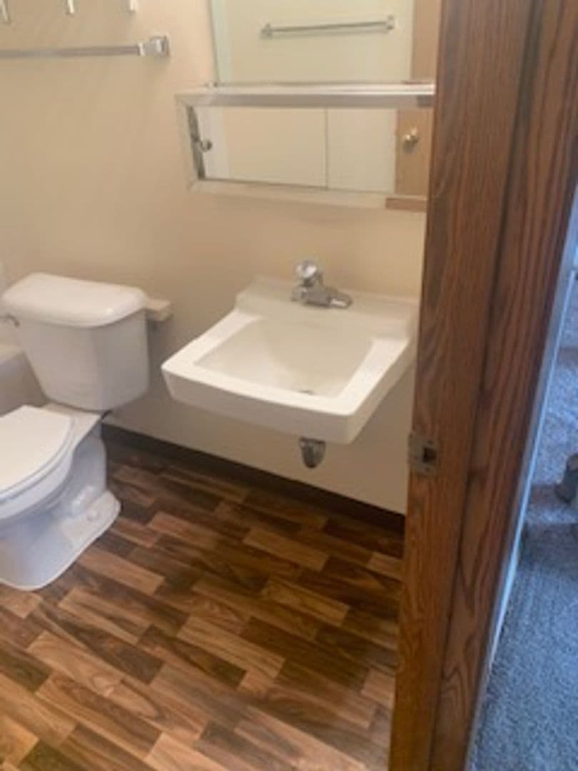 Benson Apartment: 410 18th St N