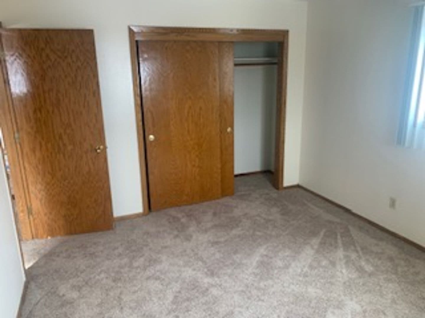 Benson Apartment: 410 18th St N