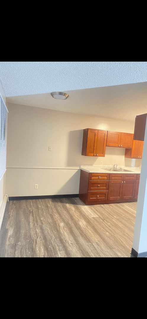 Benson Apartment: 1941 Countryside Dr