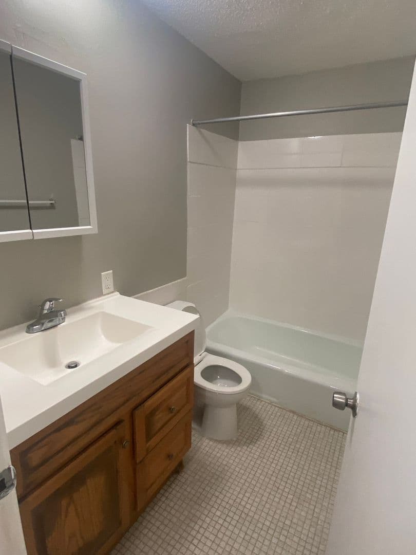 Vadnais Heights Apartment: 1053 County Rd D E