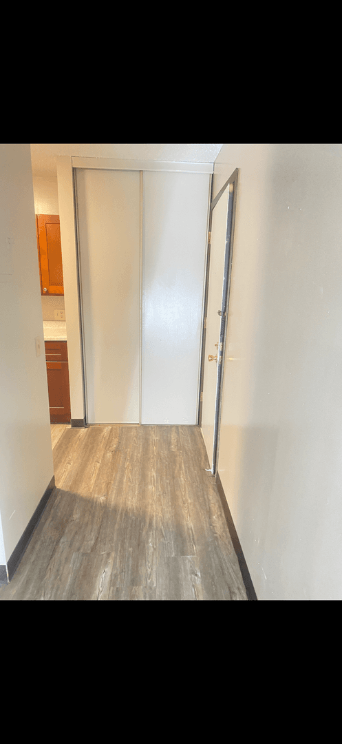 Benson Apartment: 1941 Countryside Dr