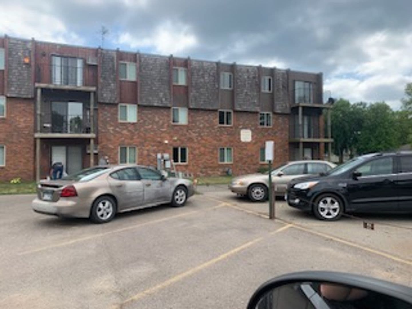 Benson Apartment: 410 18th St N