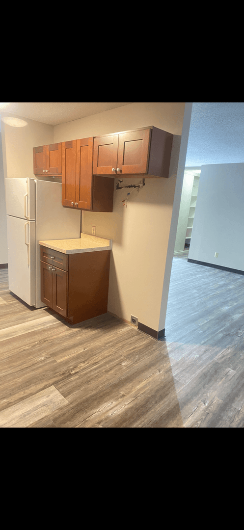 Benson Apartment: 1941 Countryside Dr