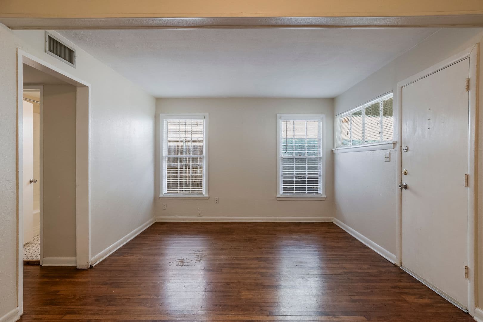 Fort Worth House: 3933 Dexter Ave