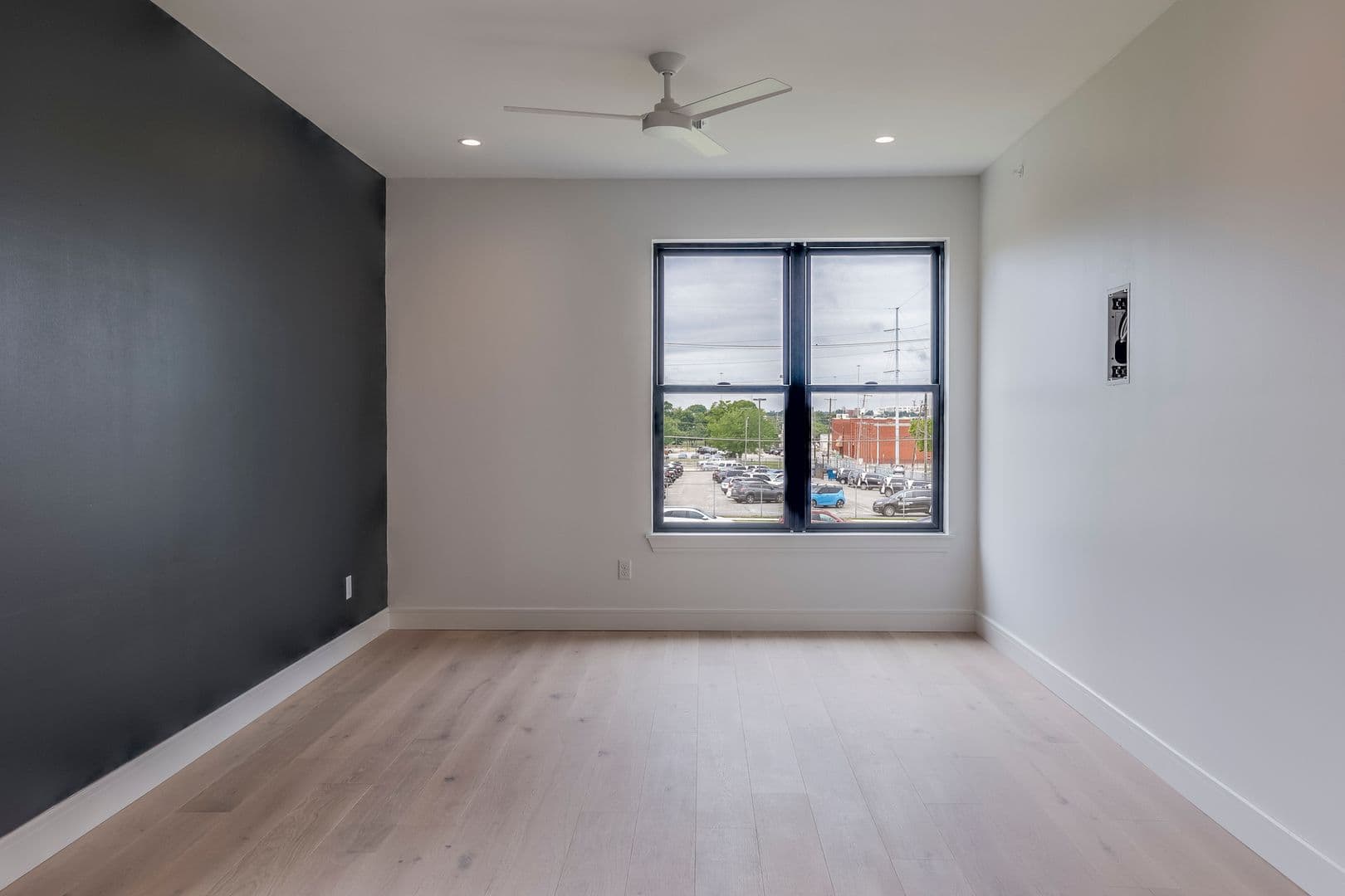 Fort Worth Apartment: 309 W. Daggett - #207