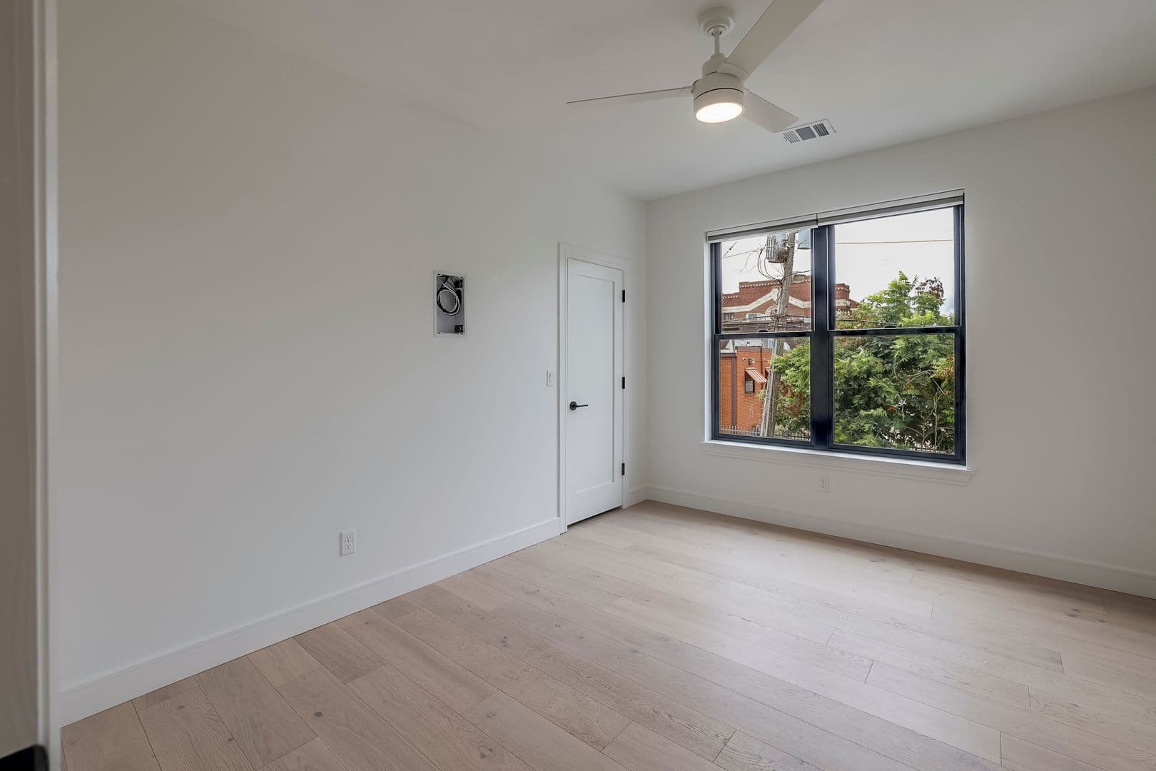Fort Worth Apartment: 309 W. Daggett - #207