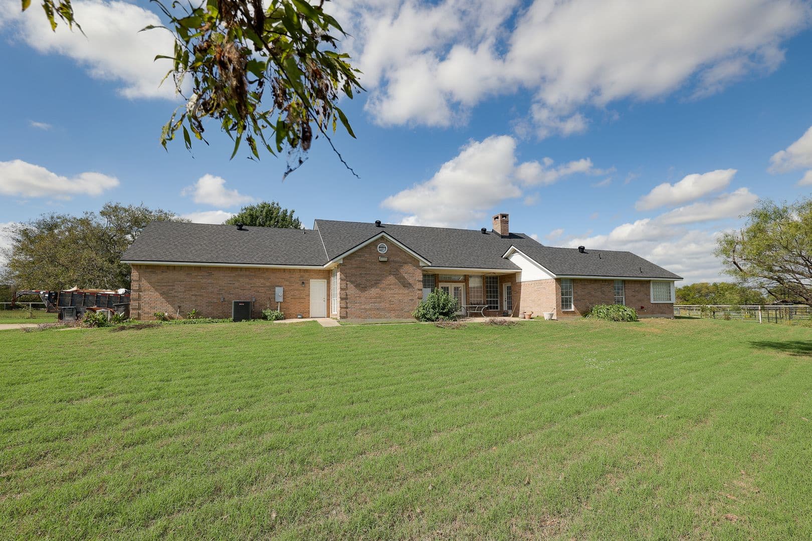 Fort Worth House: 9901 Oak Grove Road