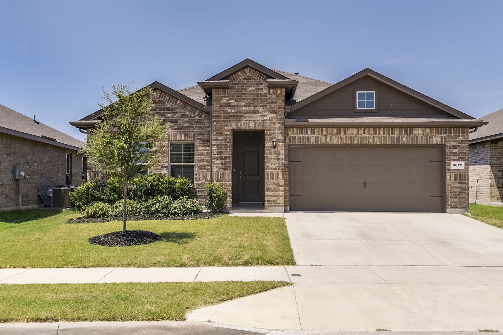 Fort Worth House: 8620 High Hill Drive