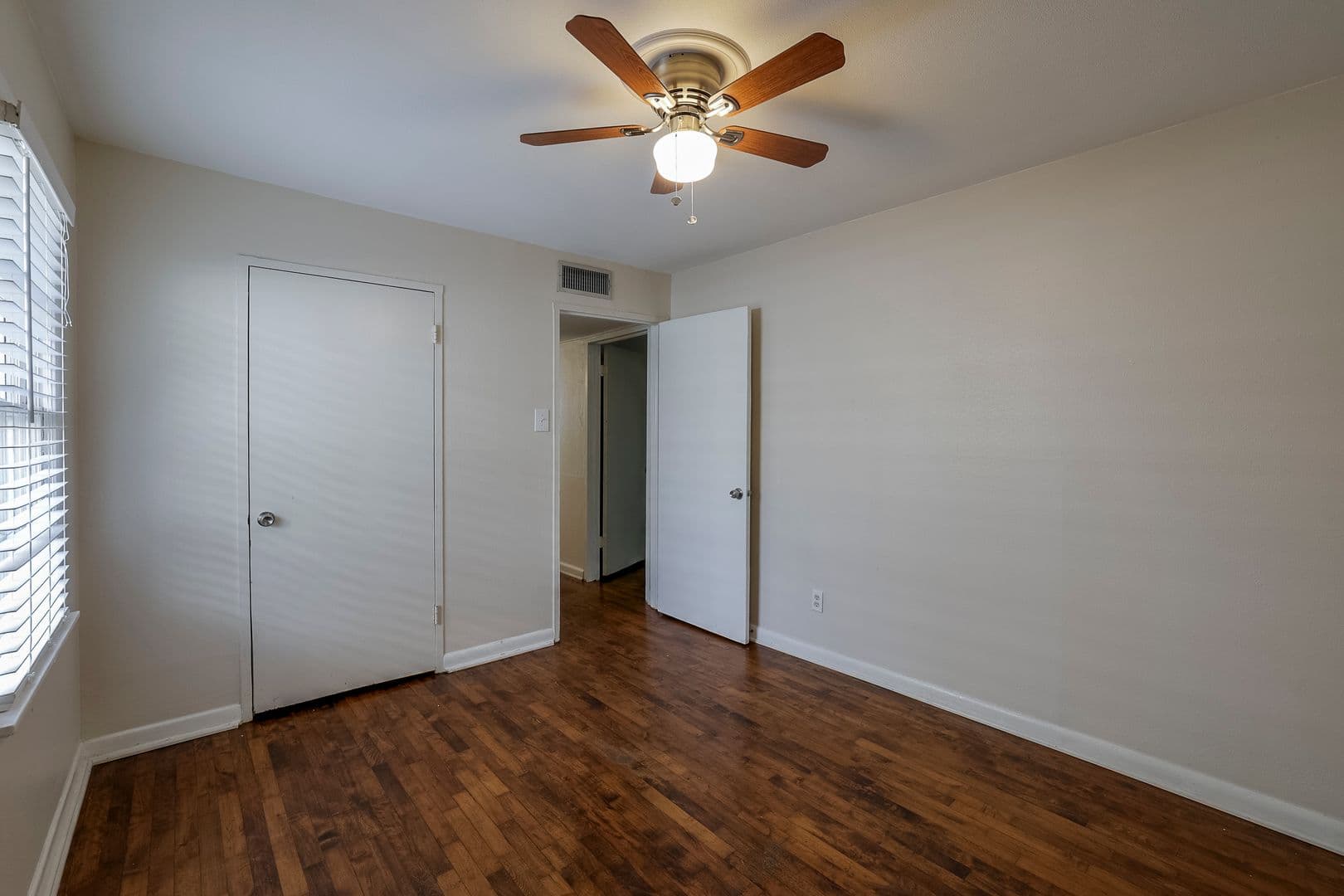 Fort Worth House: 3933 Dexter Ave