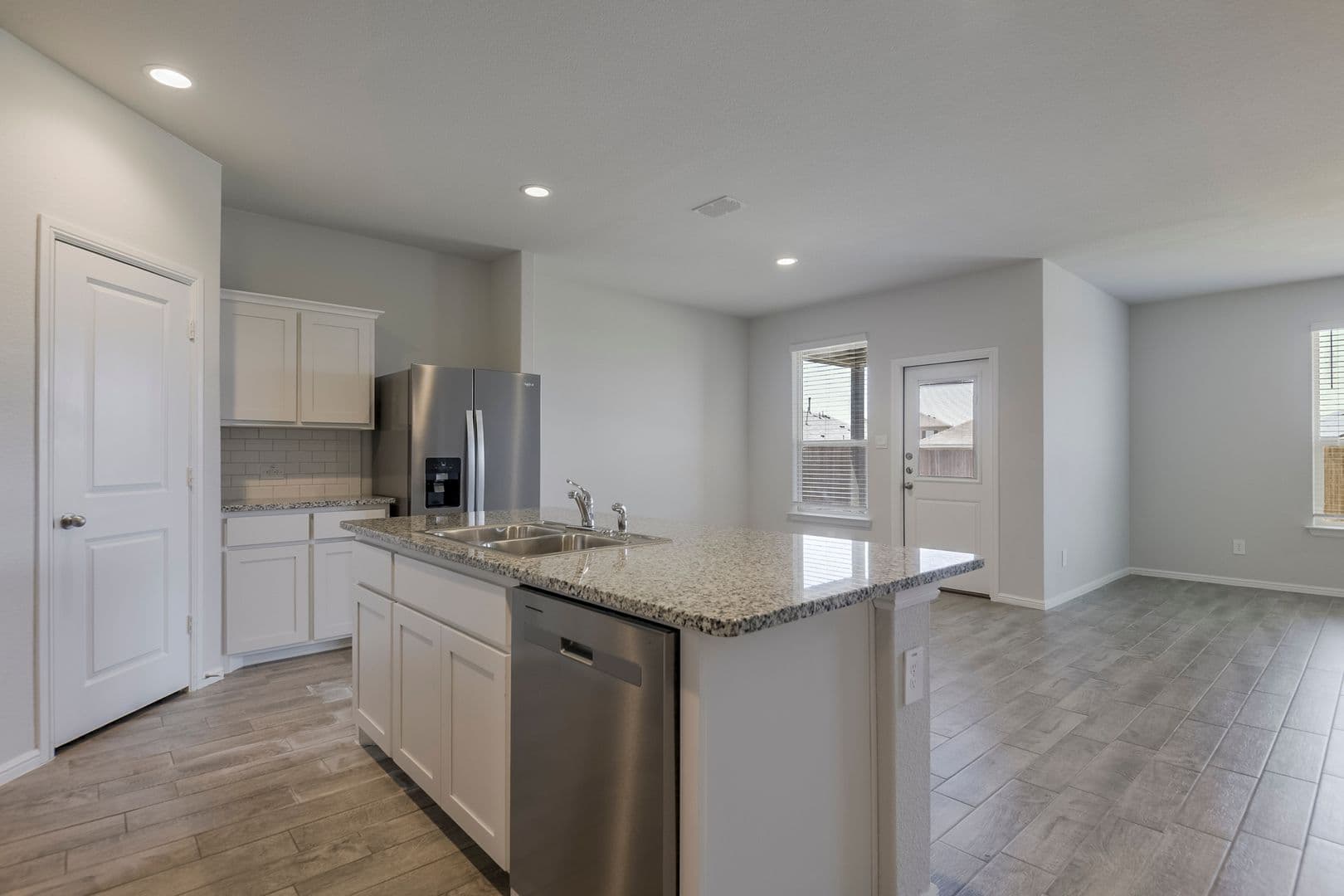 Fort Worth House: 8620 High Hill Drive
