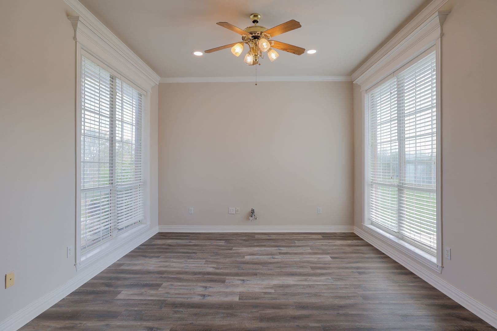Fort Worth House: 9901 Oak Grove Road