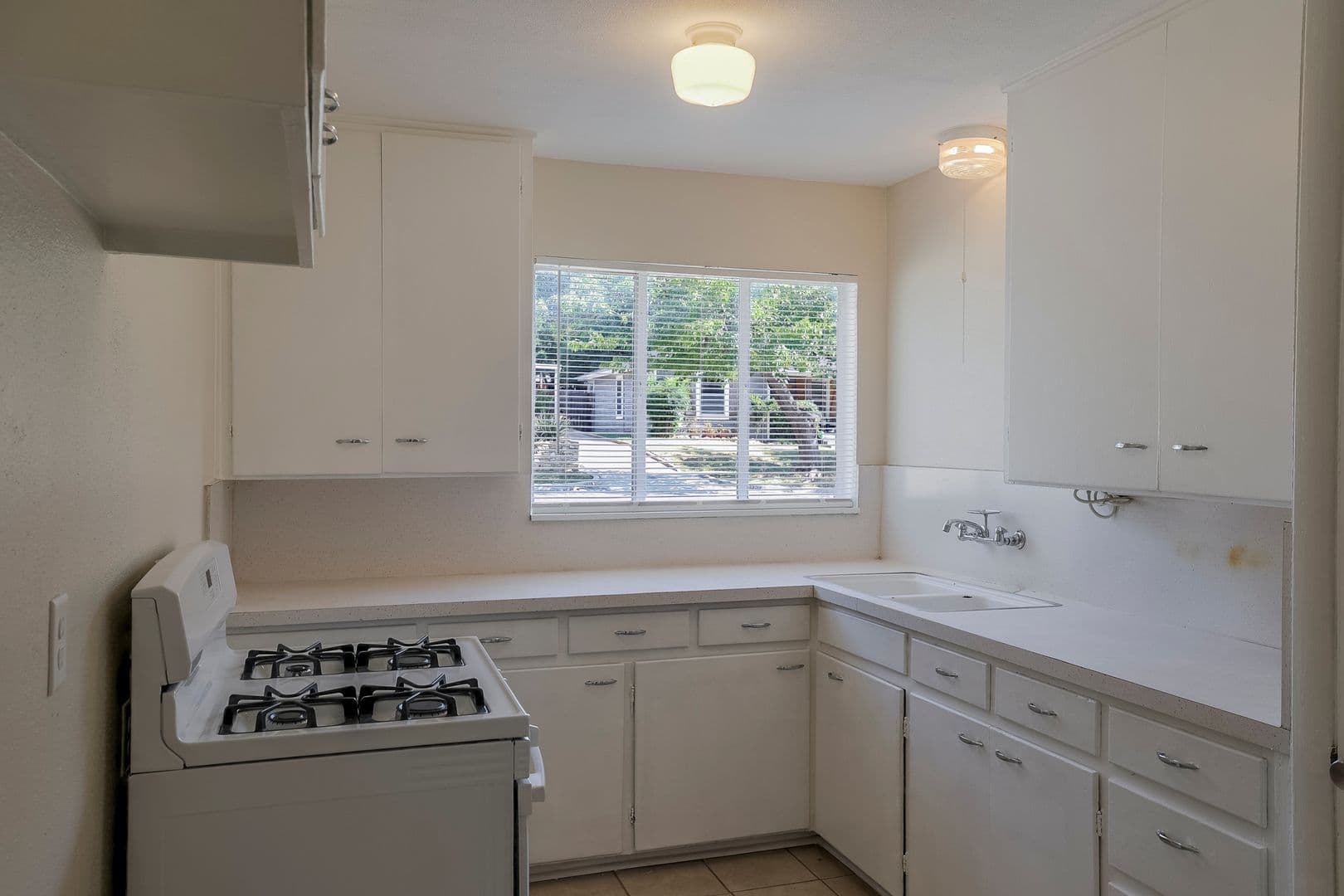 Fort Worth House: 3933 Dexter Ave