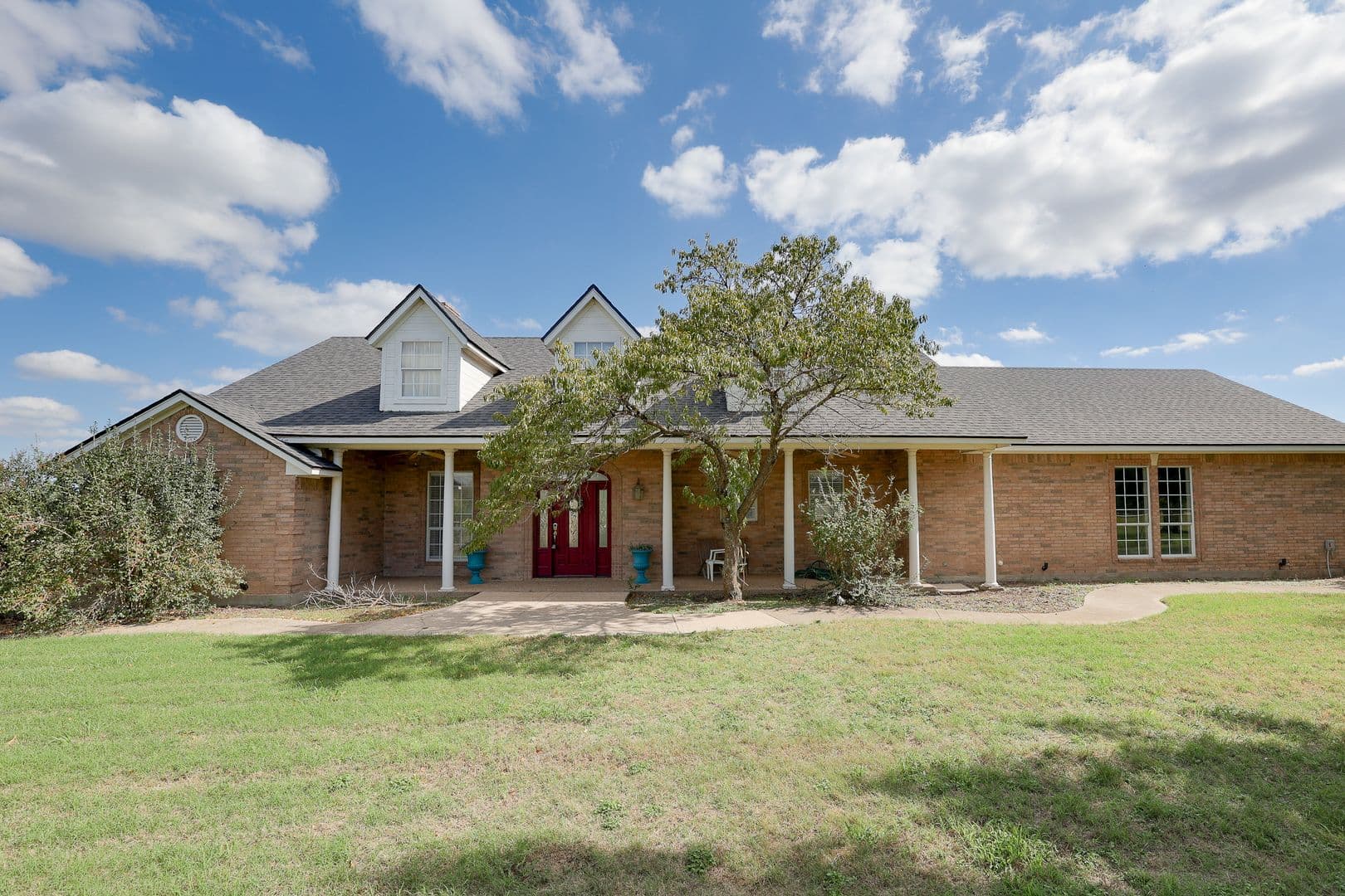 Fort Worth House: 9901 Oak Grove Road