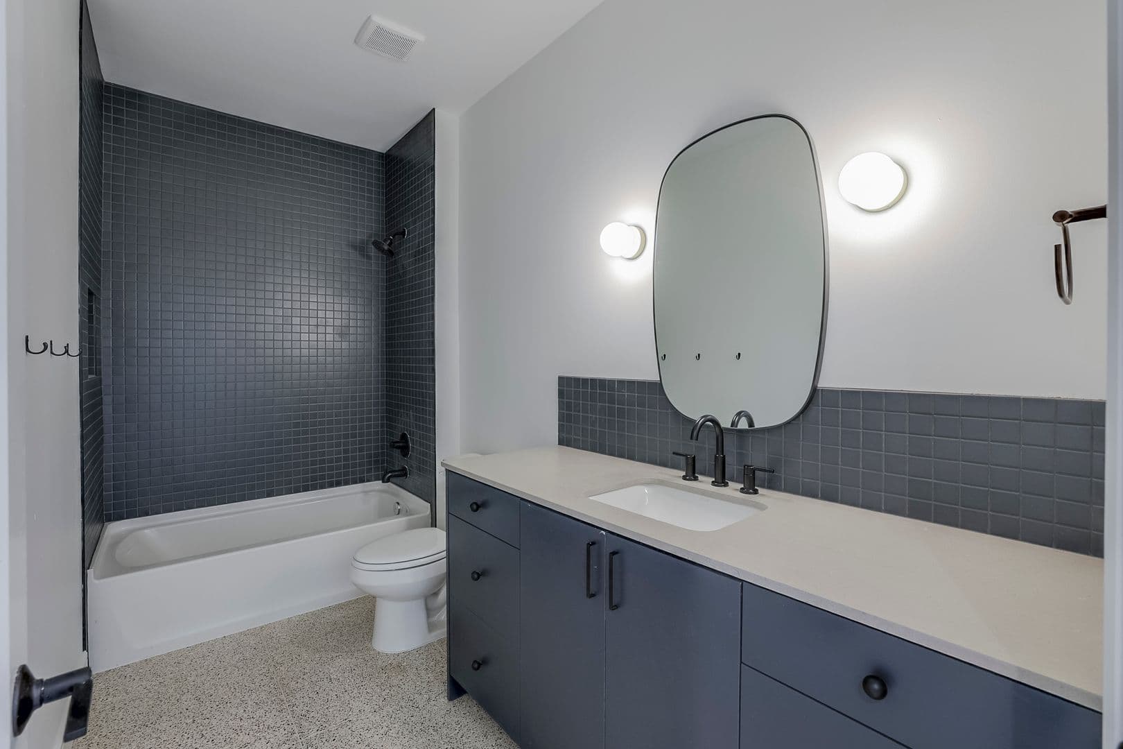 Fort Worth Apartment: 309 W. Daggett - #207