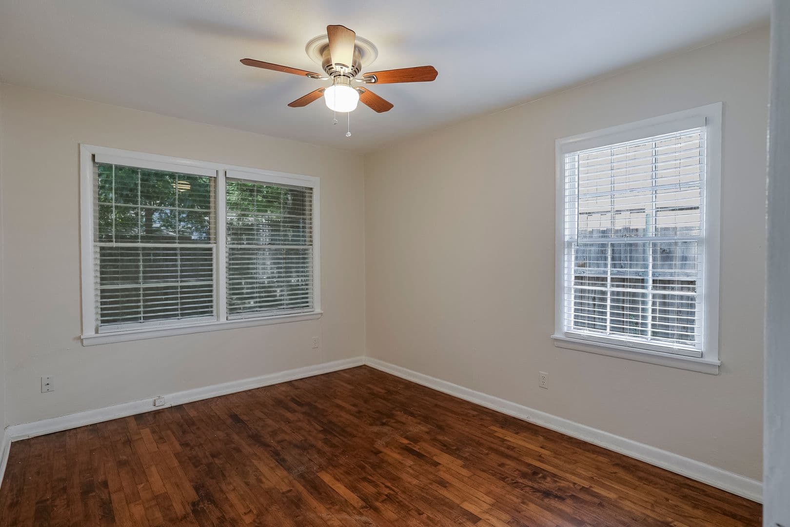 Fort Worth House: 3933 Dexter Ave