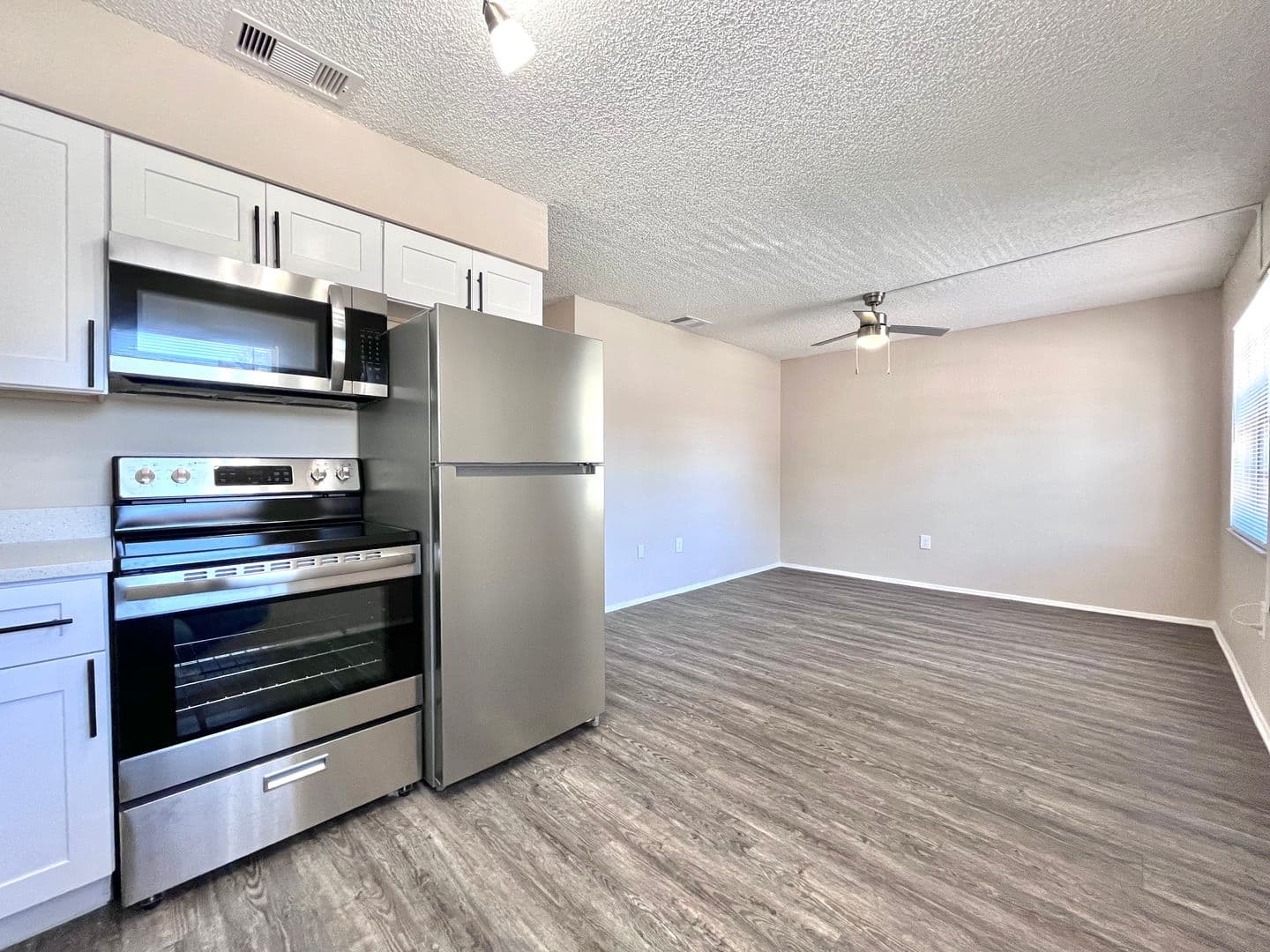 Pinellas Park Apartment: 4071 76th Ave N