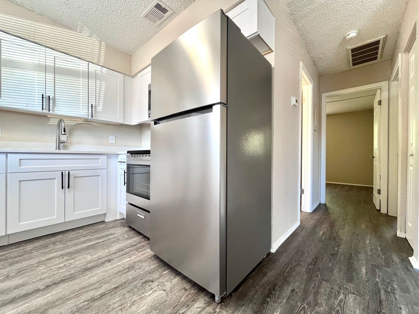 Pinellas Park Apartment: 4071 76th Ave N