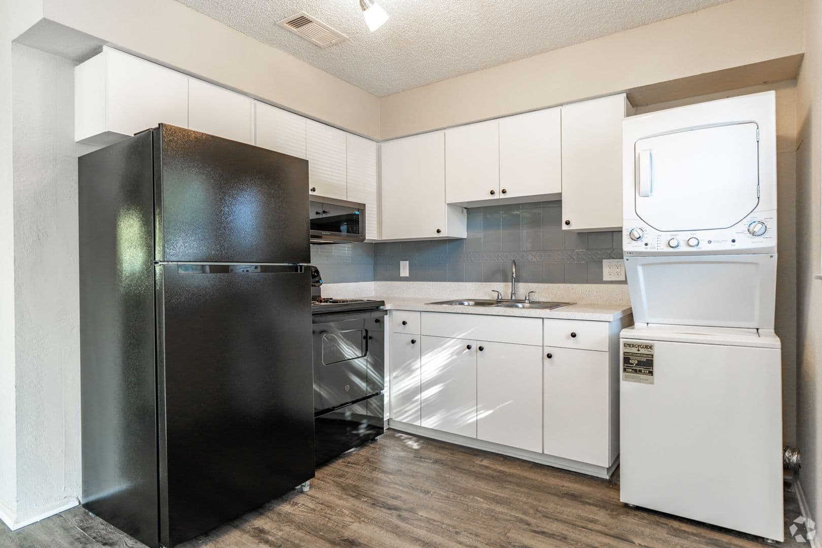 Pinellas Park Apartment: 4071 76th Ave N