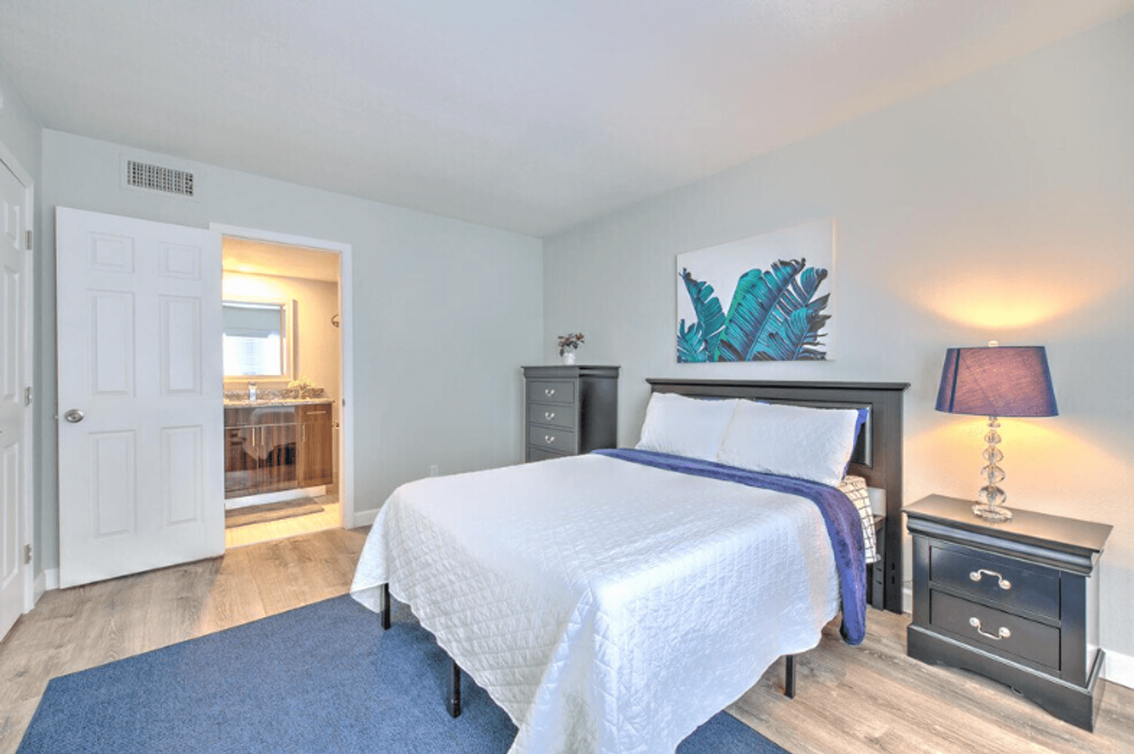 Clearwater Apartment: 2025 Rogers St