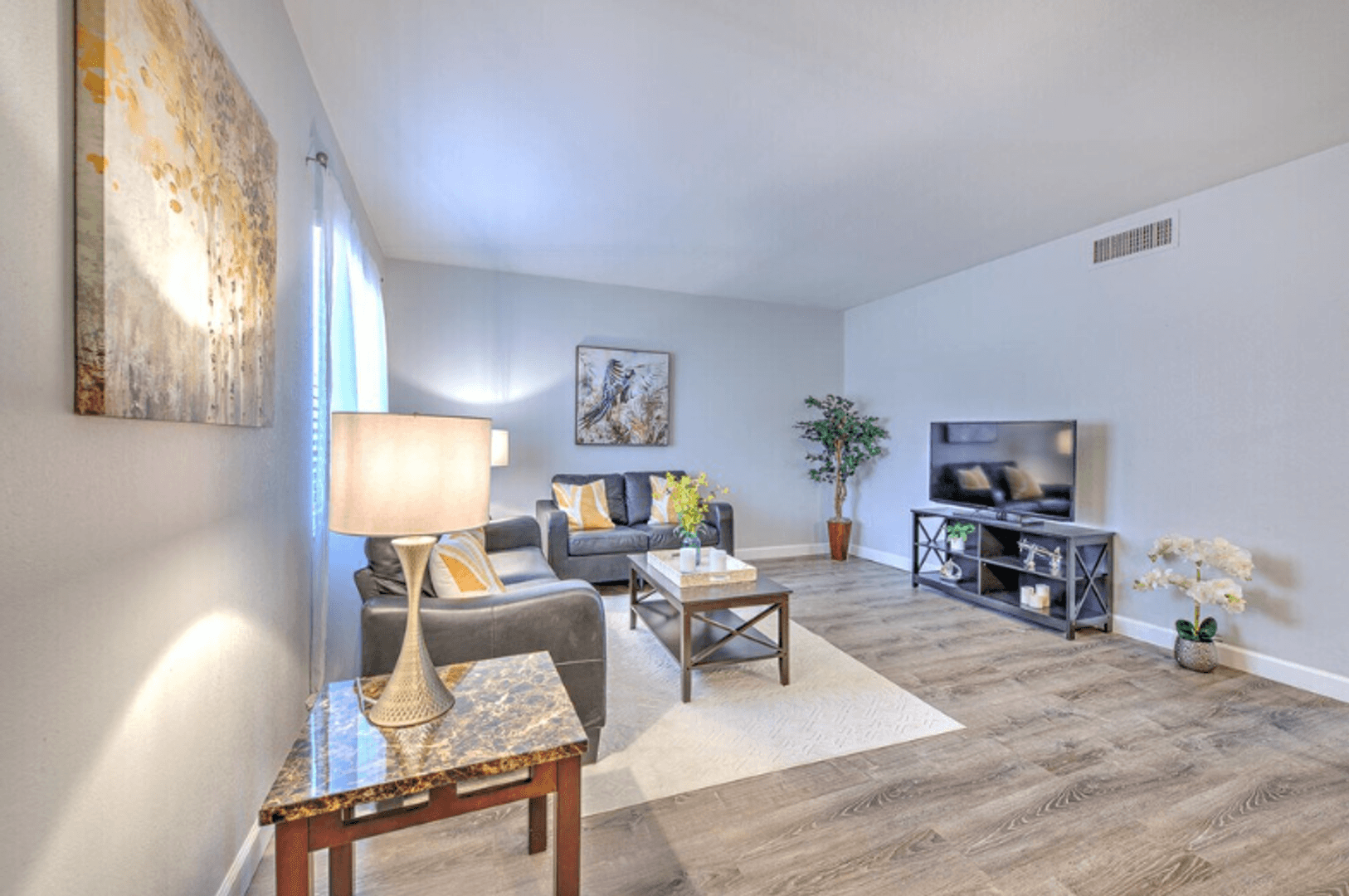 Clearwater Apartment: 2025 Rogers St