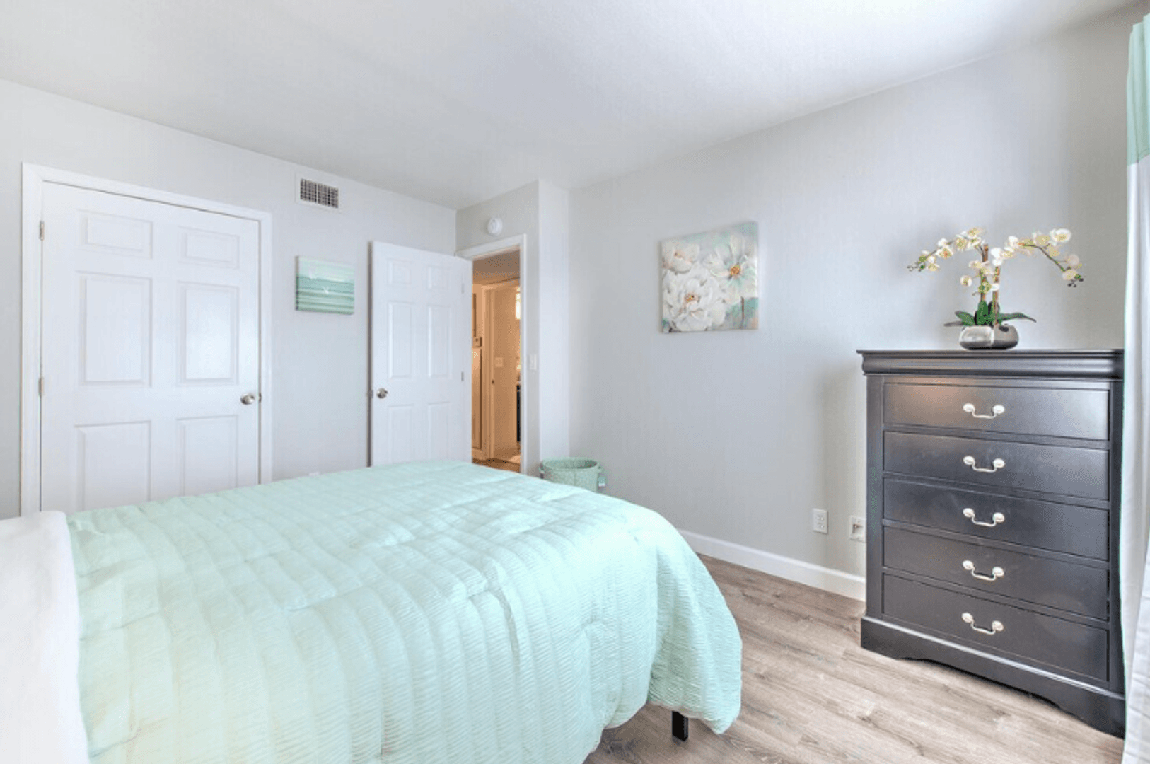 Clearwater Apartment: 2025 Rogers St