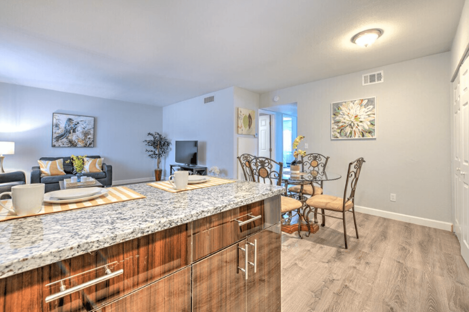 Clearwater Apartment: 2025 Rogers St