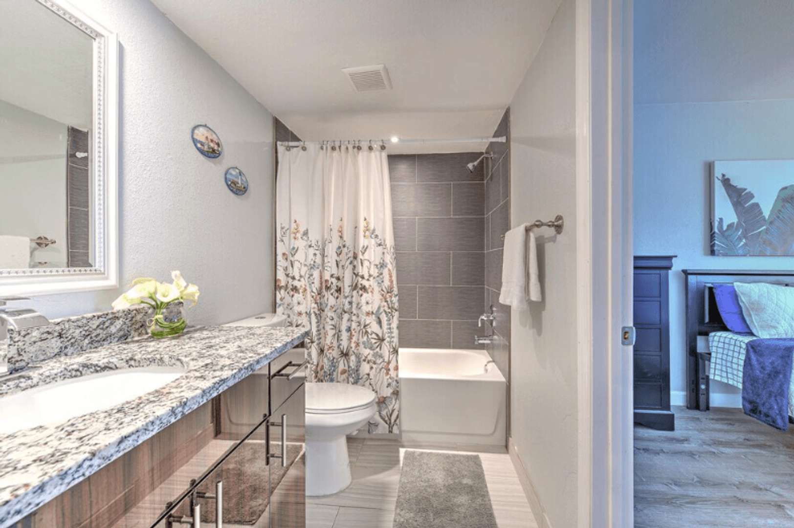 Clearwater Apartment: 2025 Rogers St