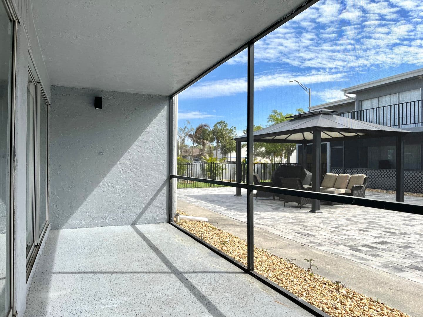 Sarasota Apartment: 5233 N Tamiami Trl