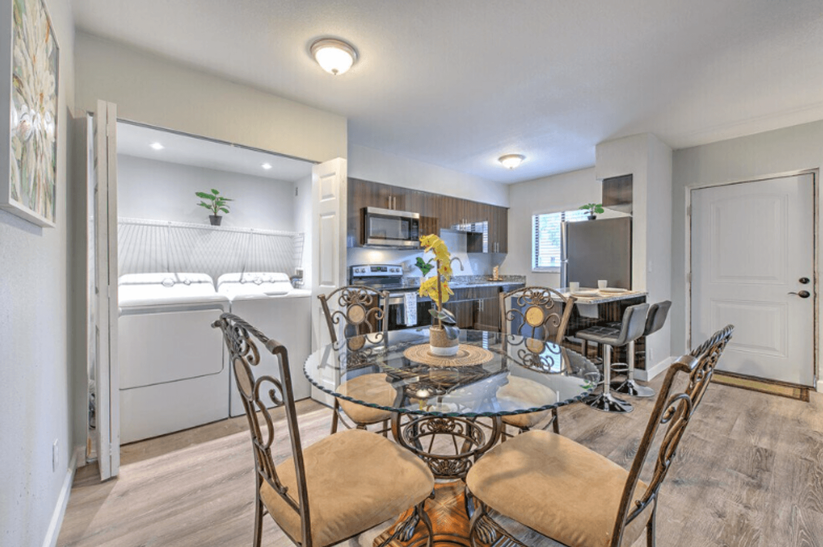 Clearwater Apartment: 2025 Rogers St