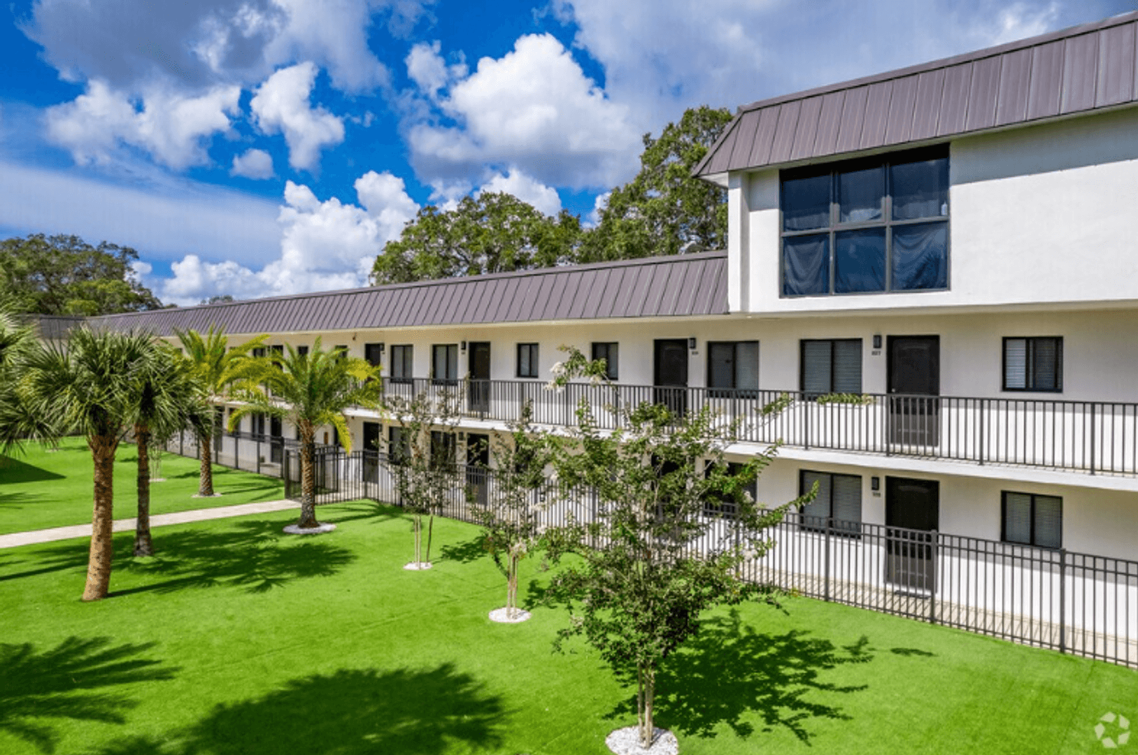 Clearwater Apartment: 2025 Rogers St