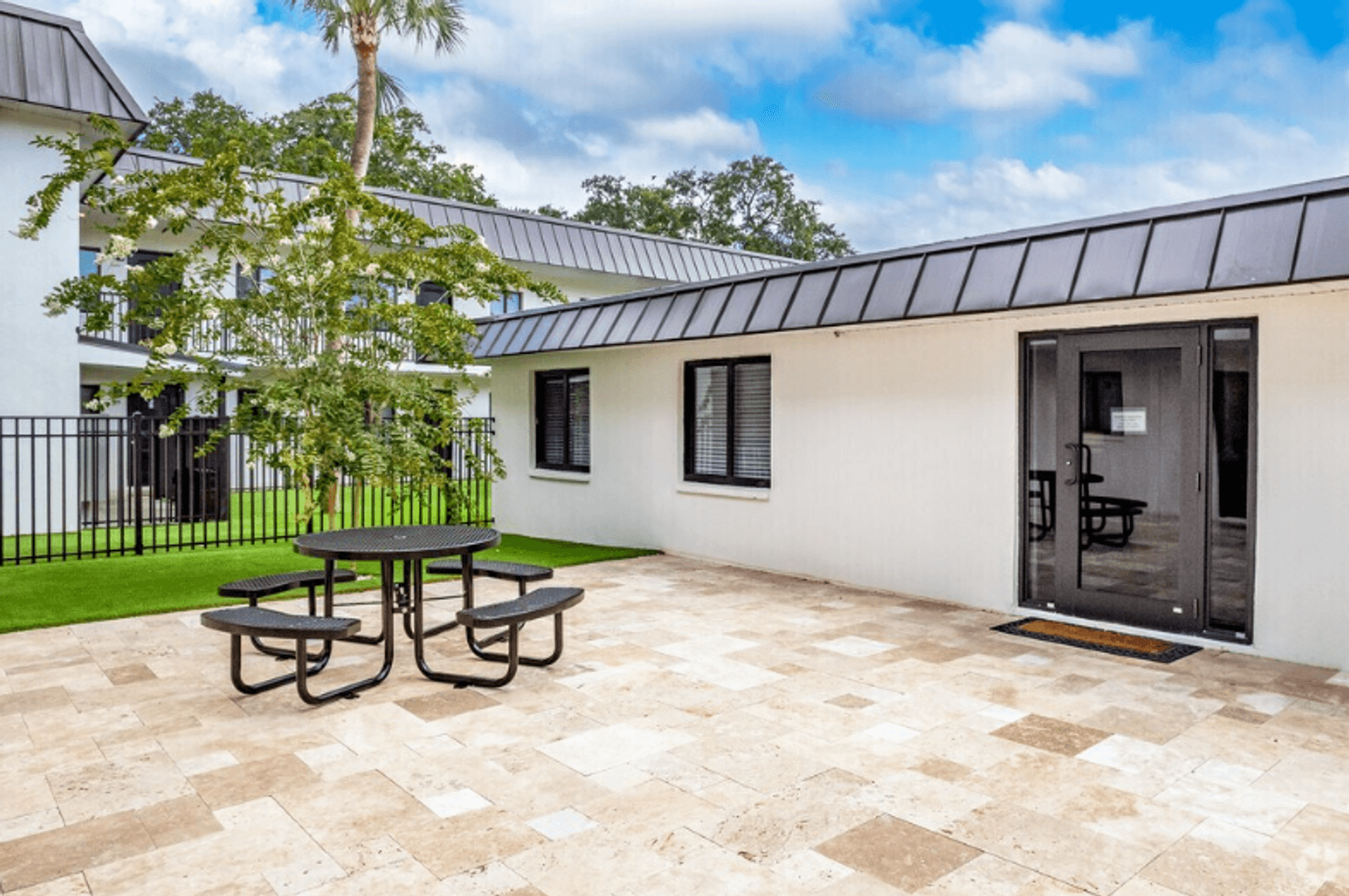Clearwater Apartment: 2025 Rogers St