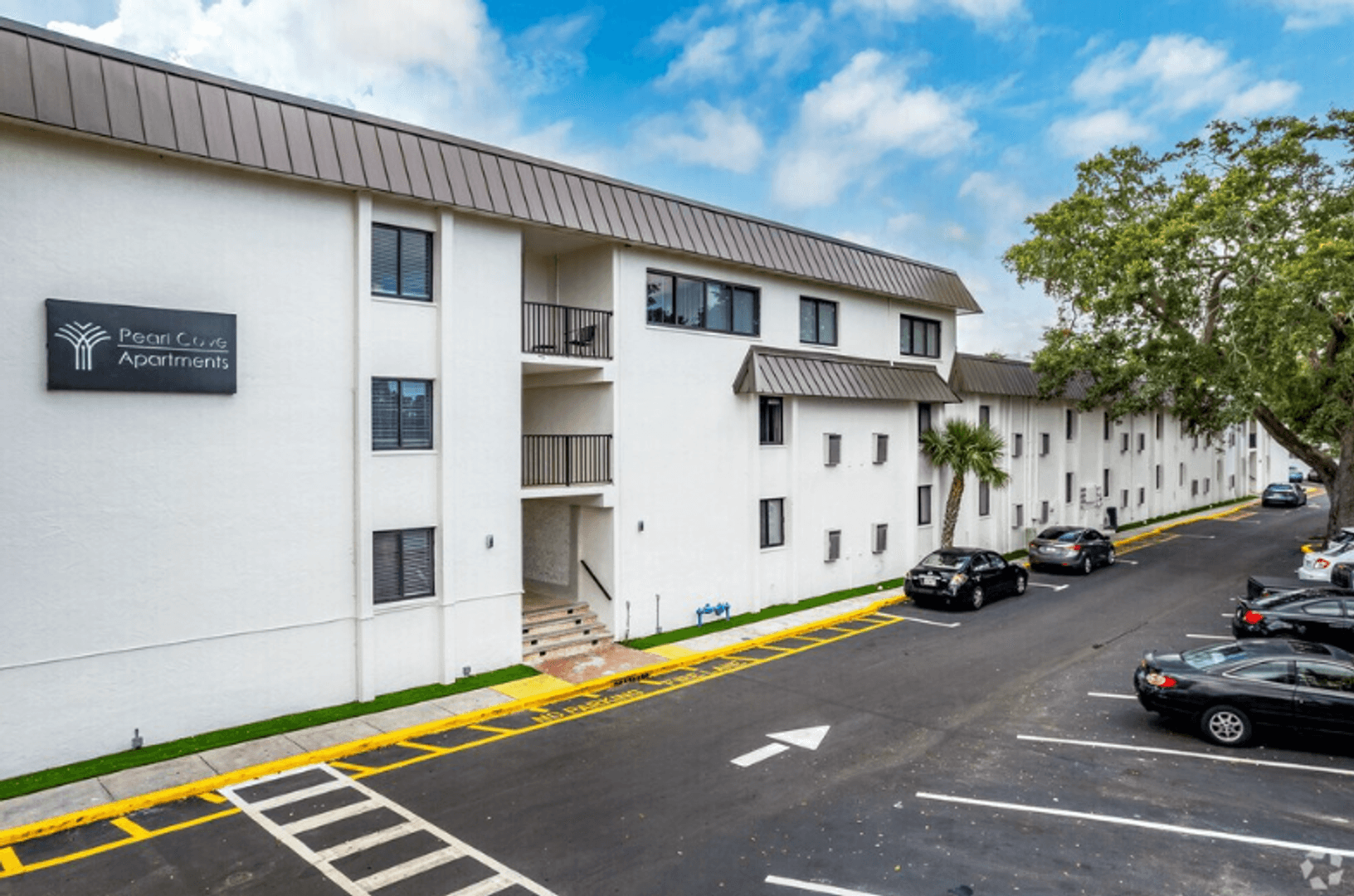 Clearwater Apartment: 2025 Rogers St