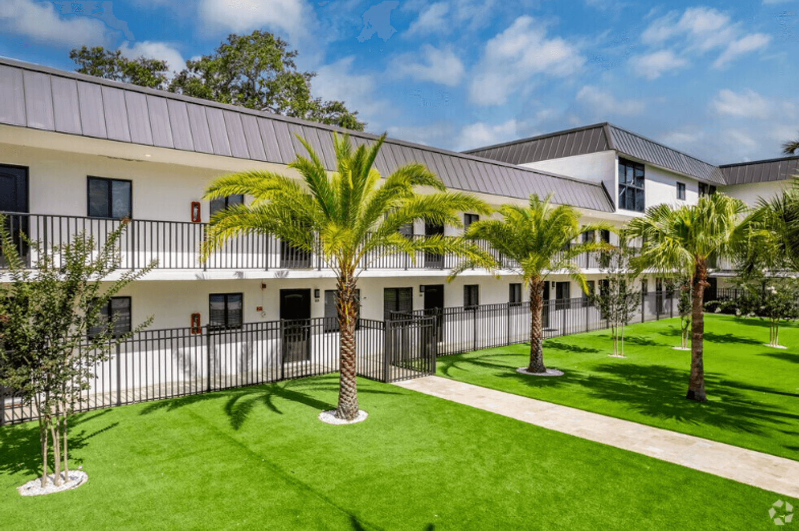 Clearwater Apartment: 2025 Rogers St