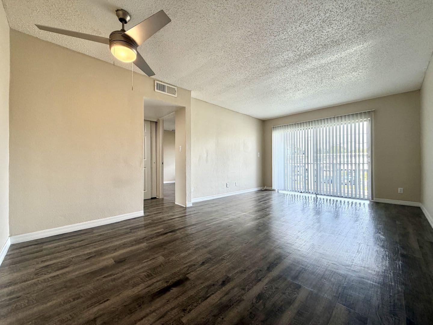 Kenneth City Apartment: 4000 58th St N