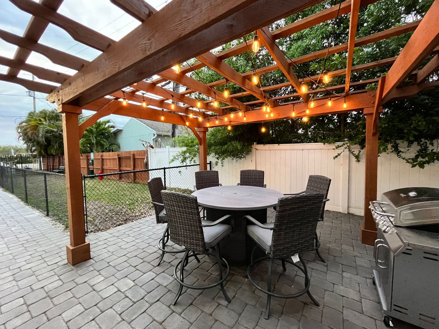 St. Petersburg Apartment: 4771 100th Way N