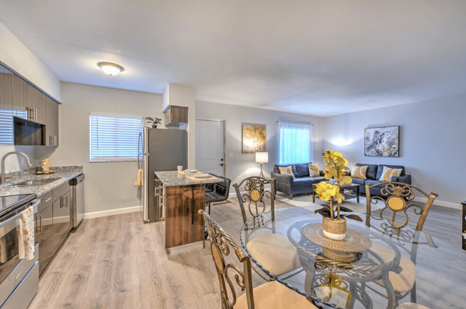 Clearwater Apartment: 2025 Rogers St