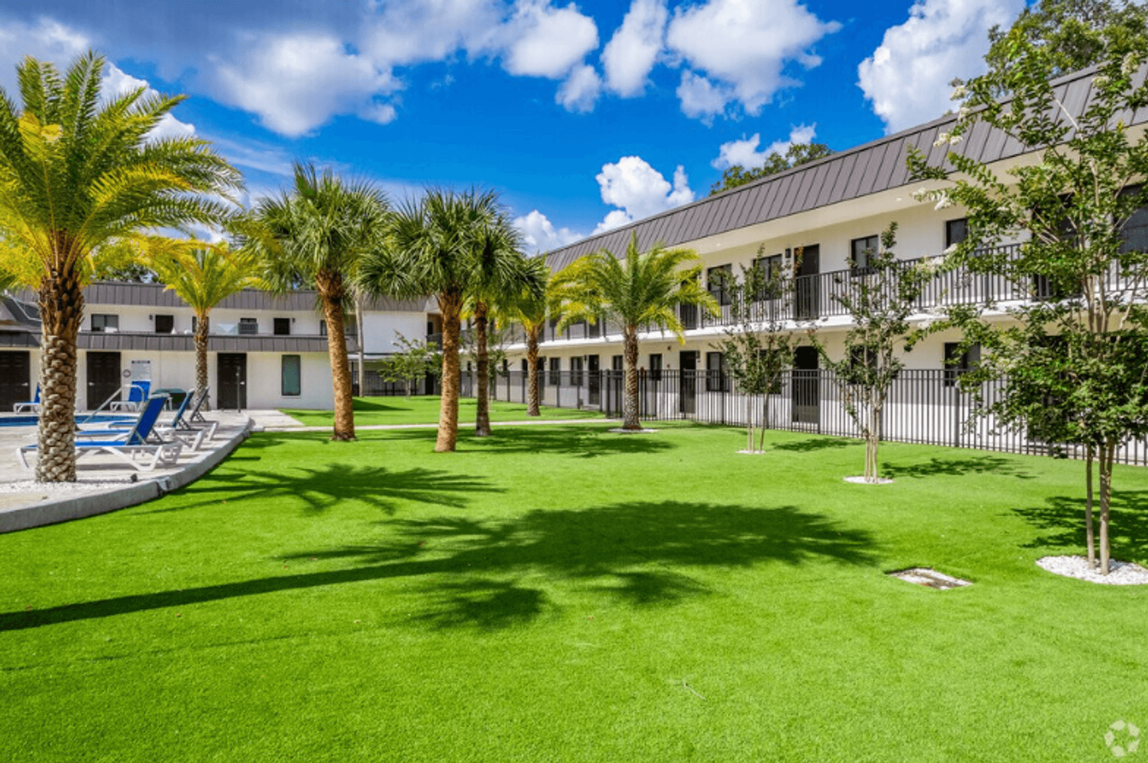 Clearwater Apartment: 2025 Rogers St