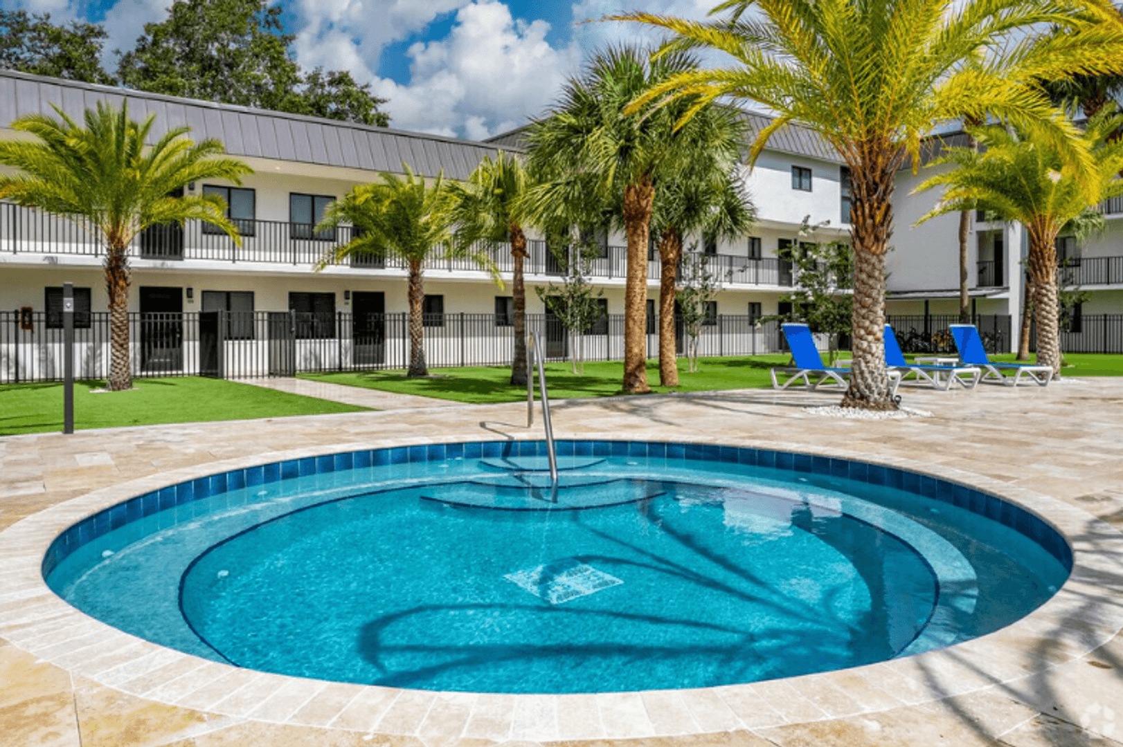 Clearwater Apartment: 2025 Rogers St